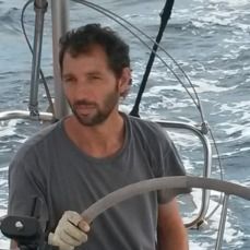 Tomás