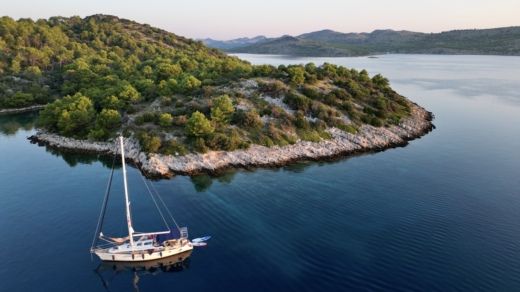 Betina Sailboat ELAN 431 alt tag text