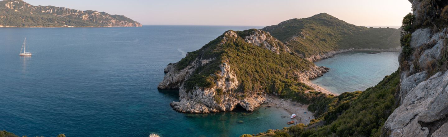 Γνωρίστε την κοσμοπολίτικη Κέρκυρα και πλέυστε στο καταγάλανο Ιόνιο