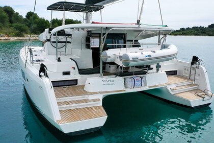 Charter Catamaran Lagoon-Bénéteau Lagoon 42 - 4 + 2 cab. Trogir