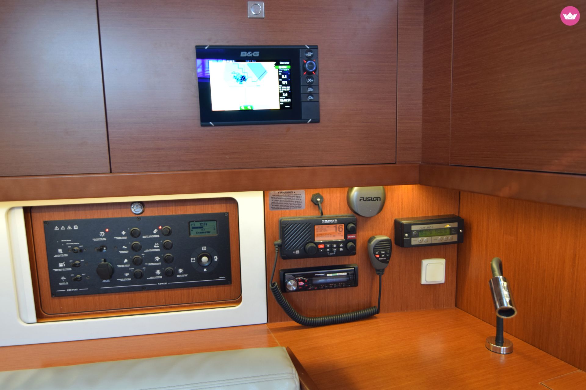 Sailboat Beneteau Oceanis 45  