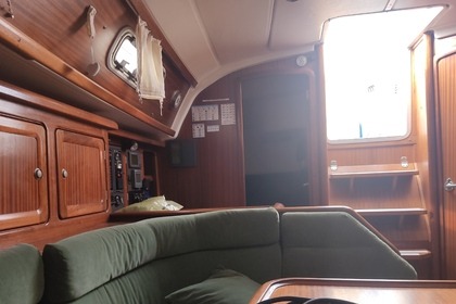 Hire Sailboat Bavaria 37 Marseille