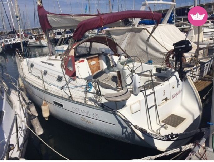 Sailboat Beneteau Oceanis Clipper 331 for hire