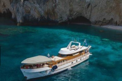 Hire Motor yacht GRAHAM BUNN/UK ONE OFF Rethymno