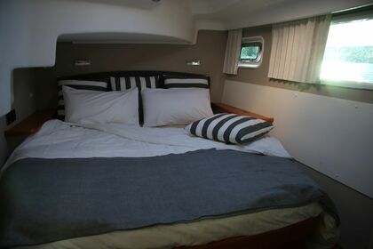 PRIVATE Catamaran Lagoon 440