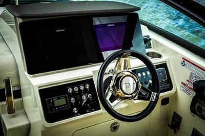 Hyra båt Motorbåt Sea Ray 265 Sundancer Wilkasy