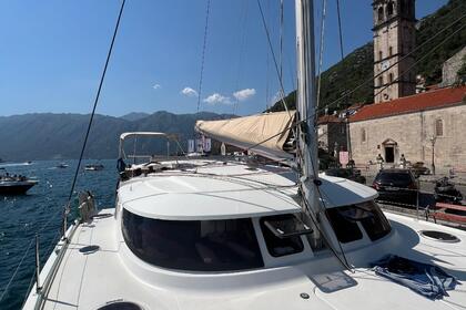 Просторный катамаран Lipari 41 – отдых с друзьями и семьёй у берегов Черногории