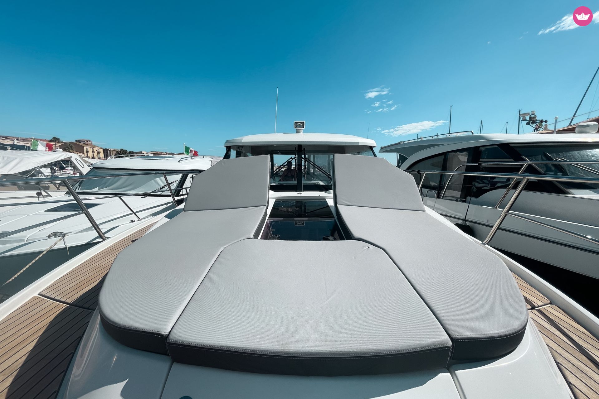 Bateau à moteur Jeanneau