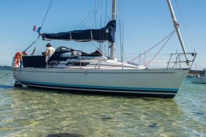 Charter Sailboat Beneteau First 29 Arzal