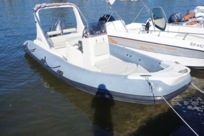 Alquiler Neumática  3D Tender Family 580 Saint-Florent