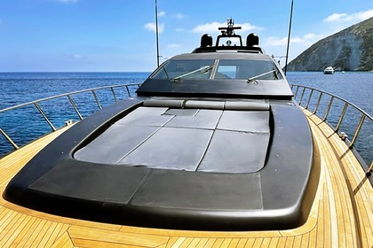 Noleggio Yacht a motore Mangusta 80 Salerno