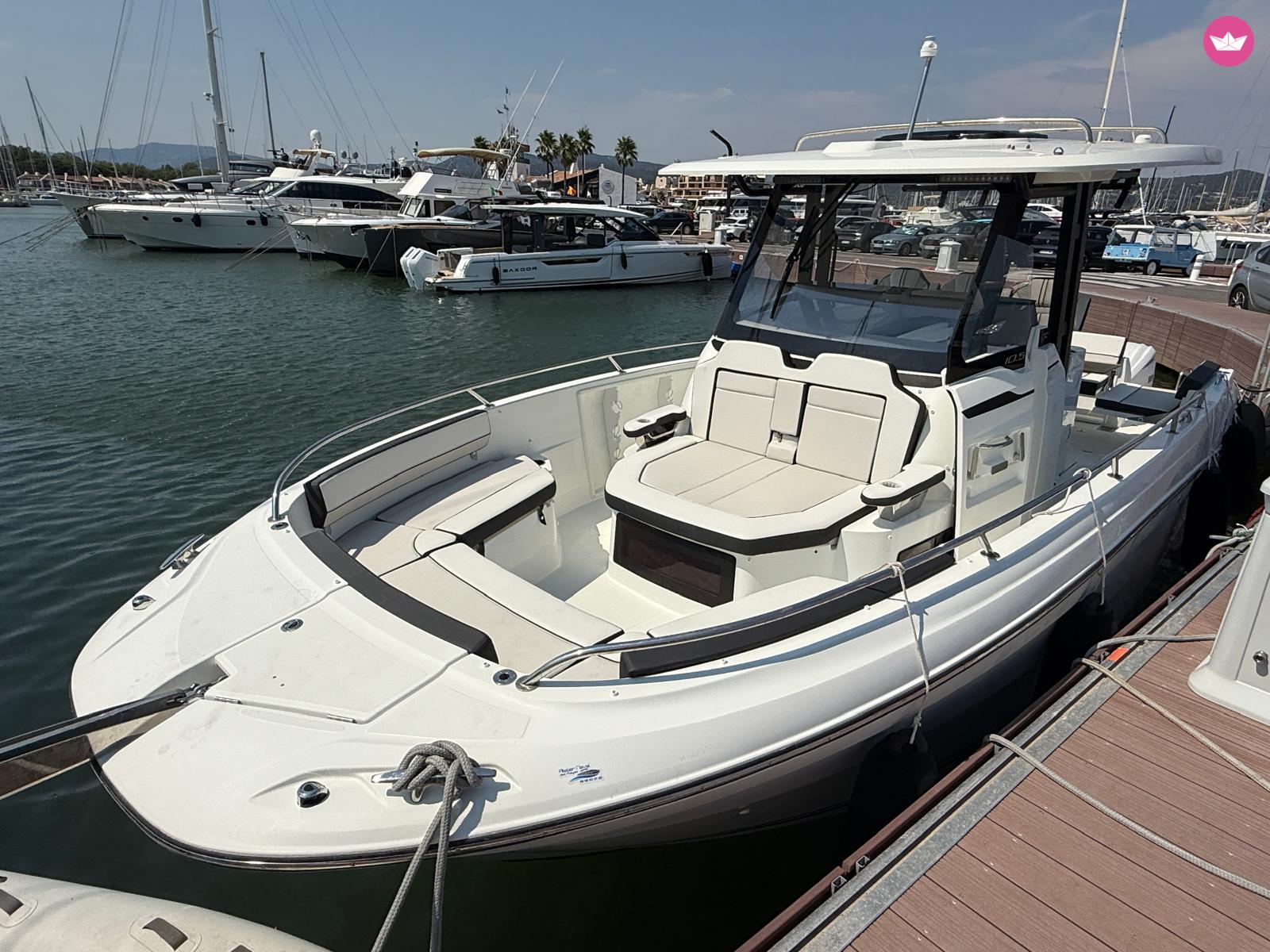 Bateau à moteur Jeanneau Cap Camarat 10.5 CC 600cv 2