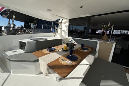 Charter Catamaran Dufour Yachts Dufour 48 Catamaran - 5 + 1 cab. Dénia