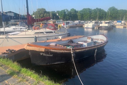 Charter Motorboat Harding Reddingssloep Drachten