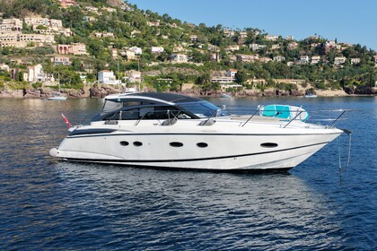 Location Bateau à moteur Princess V42 Villeneuve-Loubet