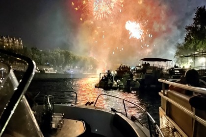 Rental Motorboat 13 juillet 2026 Pacific Craft 2026 Paris