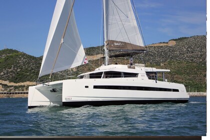 Charter Catamaran Catana Bali 5.4 - 6 + 2 cab. Pozzuoli