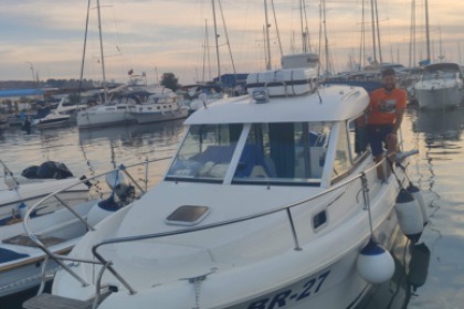 Jeanneau Merry Fisher 705 / All inclusive / Bar area