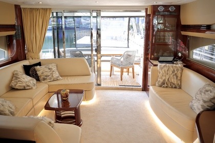Hire Motorboat Princess 67 Flybridge London