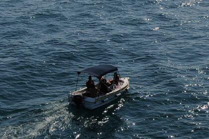 Hyra båt Båt utan licens  Dipol D400 First Marbella