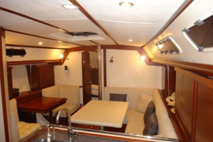 Velero Hanse 370 en Club Nàutic de Sant Antoni, Ibiza.