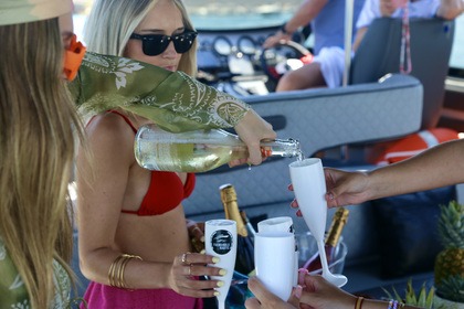 Verhuur Motorboot SEA RAY 440 Sea ray, dolphin watching Fuengirola