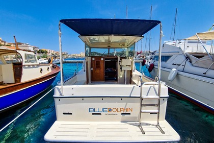 Hire Motorboat Omnia 8.50 La Maddalena
