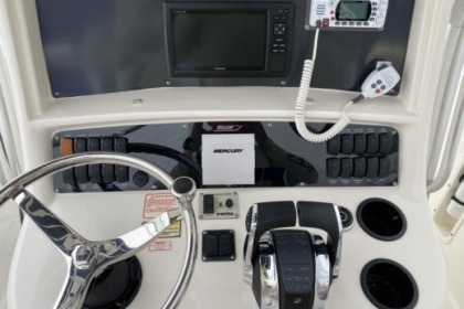 Boston Whaler Outrage 270