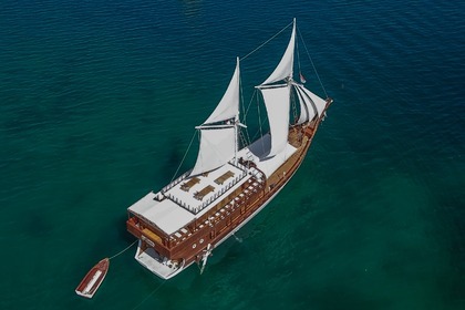 Charter Sailboat Bira Phinisi Komodo