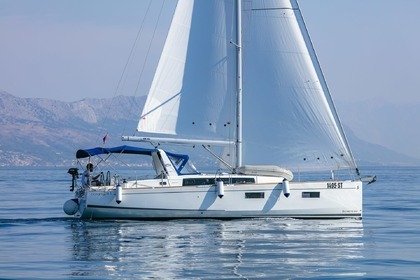 Velero BENETEAU OCEANIS 38.1 11.5m.
