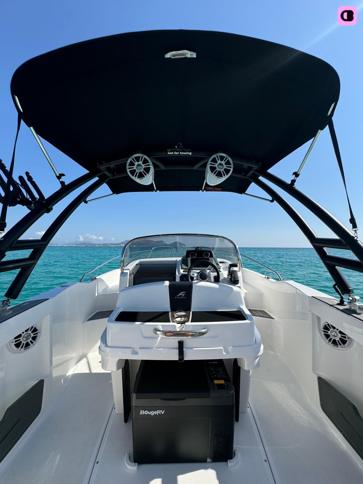 Bateau à moteur Karnic Karnic 650 400cv 4