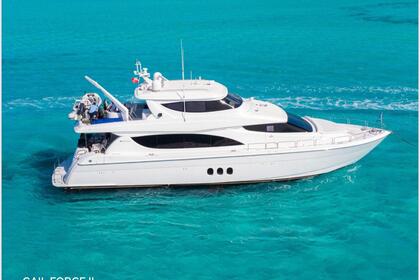 Hire Motorboat Hatteras Convertibile Nassau