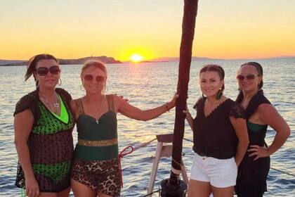 Luxury Catamaran Experience in Mykonos: Lagoon 400s2 (2016)