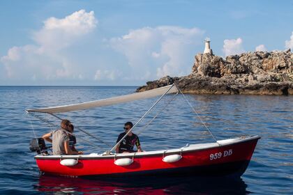 Rent a boat on your own! No licence needed