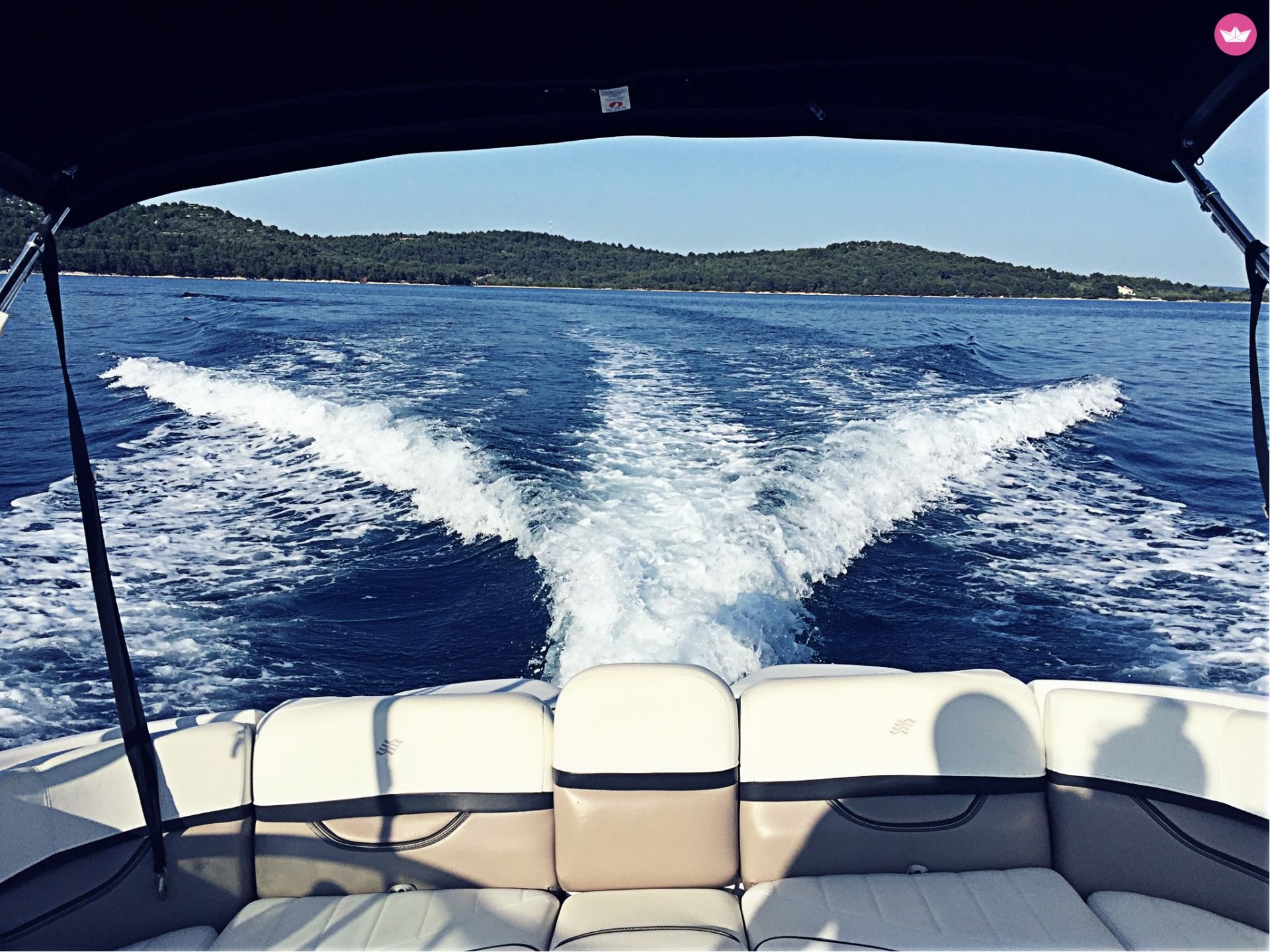 Motorboat Four Winns 230 Horizon  