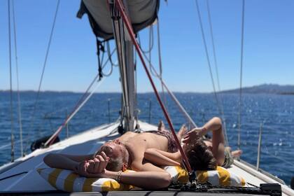 Cruise with Skipper, Hostess and free Wi-Fi