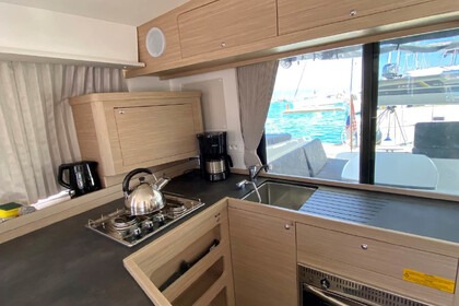 Verhuur Catamaran Lagoon Lagoon 42 Trogir