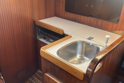 Jeanneau Fantasia DL nel vecchio porto di Yvoire sul Lago di Ginevra