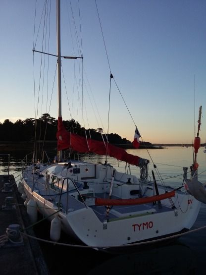 Charter Sailboat 3C Composites Bongo 9.60 Combrit