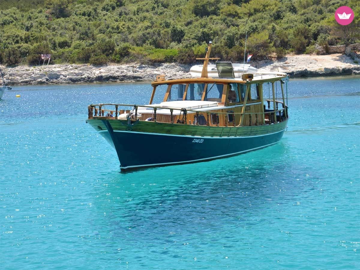 Charter motorboat in Zadar  