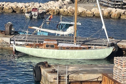 Rental Sailboat Tucker Brown Sloop des Bermudes Le Lavandou