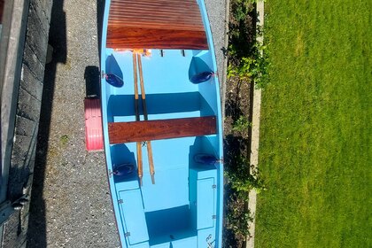 Barque de peche a moteur