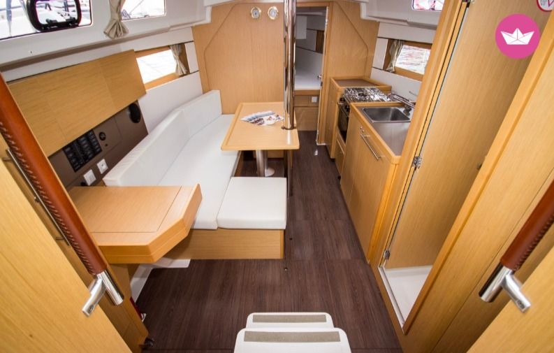 Sailboat  Oceanis 35 for hire