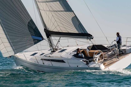 Hire Sailboat Cantiere Del Pardo (Grand Soleil) Grand Soleil 44 Performance Pula