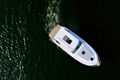 Stillo 30 - wygodny jacht motorowy