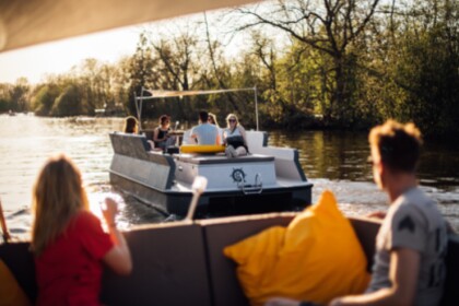 Charter Motorboat Qrafter e-Lounger 650 Loosdrecht