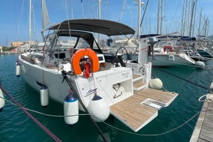 Hyra båt Segelbåt  Dufour 390 (3 cab. 3 WC) Lefkáda