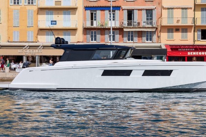 Hire Motorboat PARDO YACHTS PARDO 52 Saint-Tropez