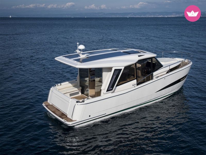 Charter Motorboat Greenline 39 Zadar