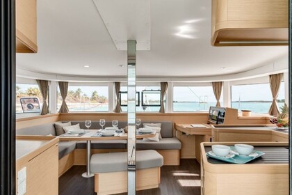 Rental Catamaran Lagoon-Bénéteau Lagoon 42 - 4 + 2 cab. Marina di Portorosa